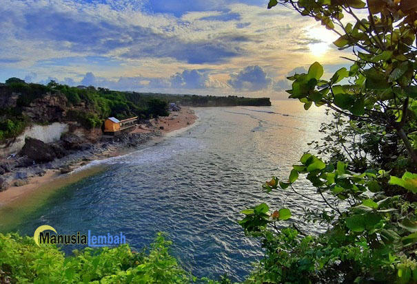 pantai balangan bali