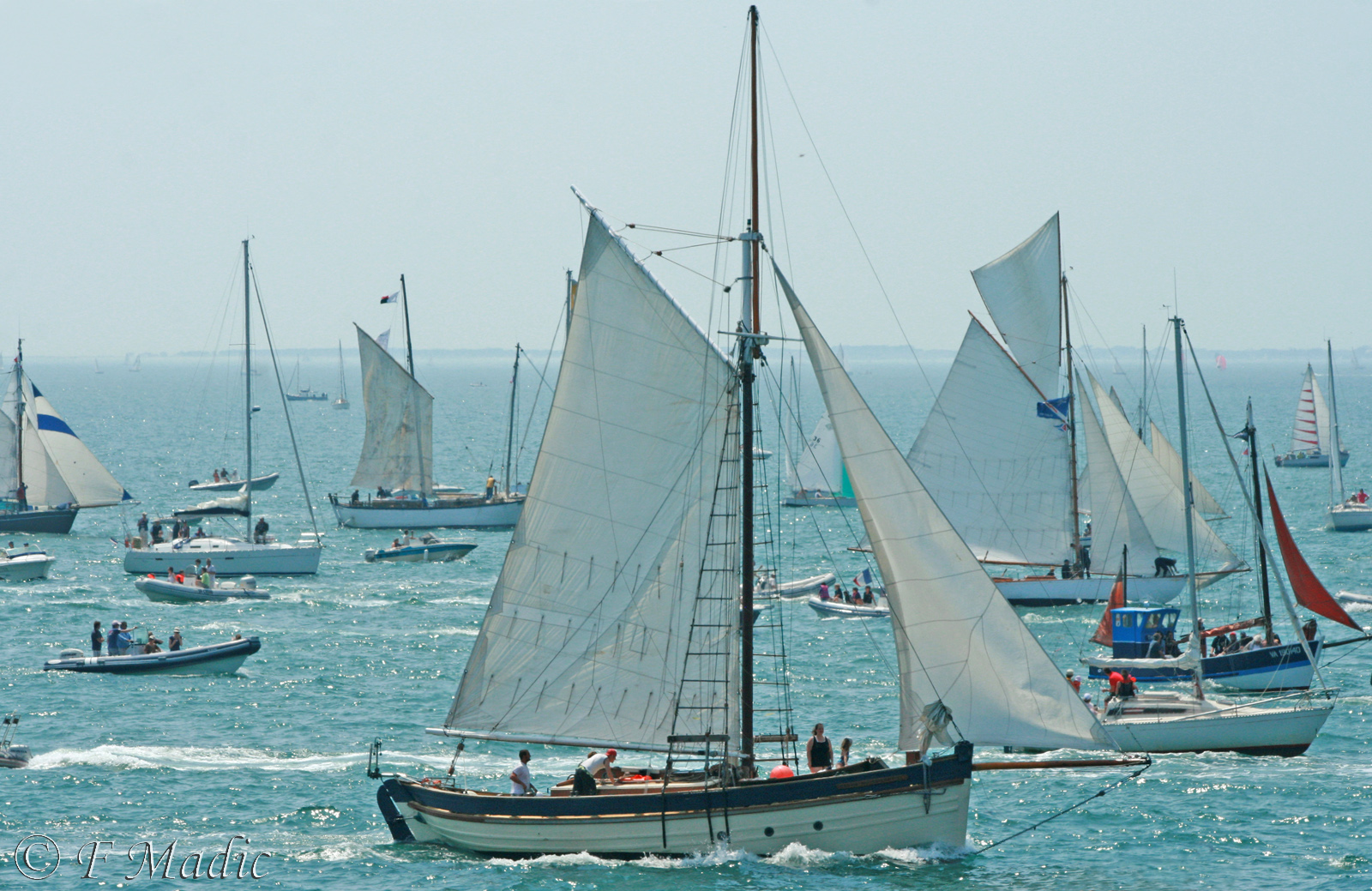 Voilier à un mât (voile aurique ou carrée) zulu