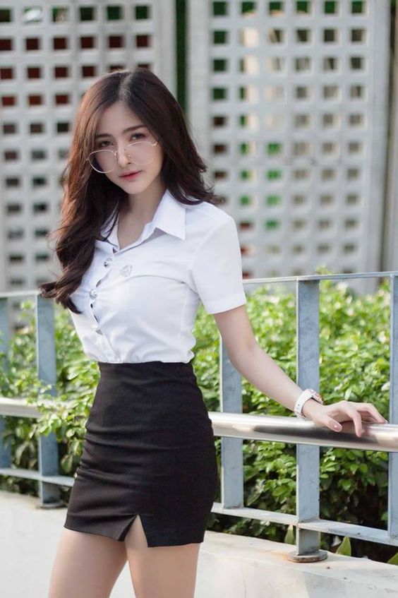Tight Skirts Page: Asian Ladies in Tight Skirts 15: College Girls