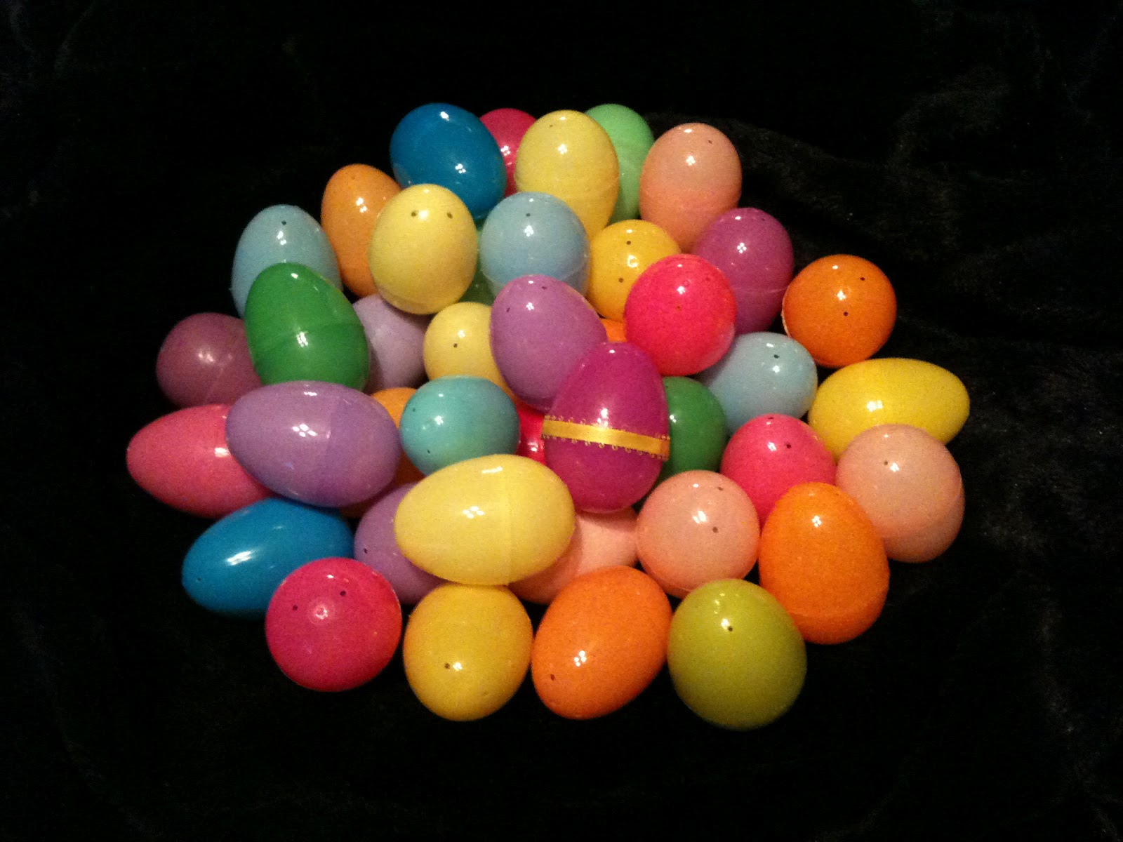 In the Leafy Treetops the Birds Sing "Good Morning" EGGCITING EGG SHAKERS