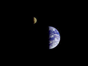 Earth and Moon as seen by Voyager I