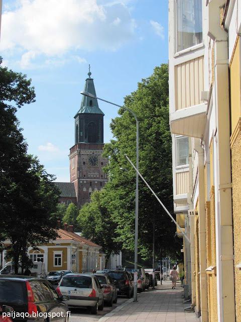 Turku: kirkon takana