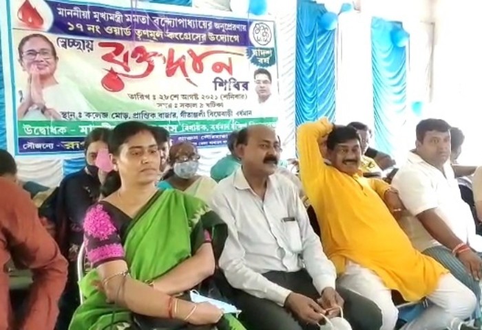 বর্ধমানে তৃণমূল কর্মী খুনে মূল অভিযুক্ত প্রকাশ্যে ঘুরে বেড়ানোয় সমালোচনার ঝড় শহর জুড়ে