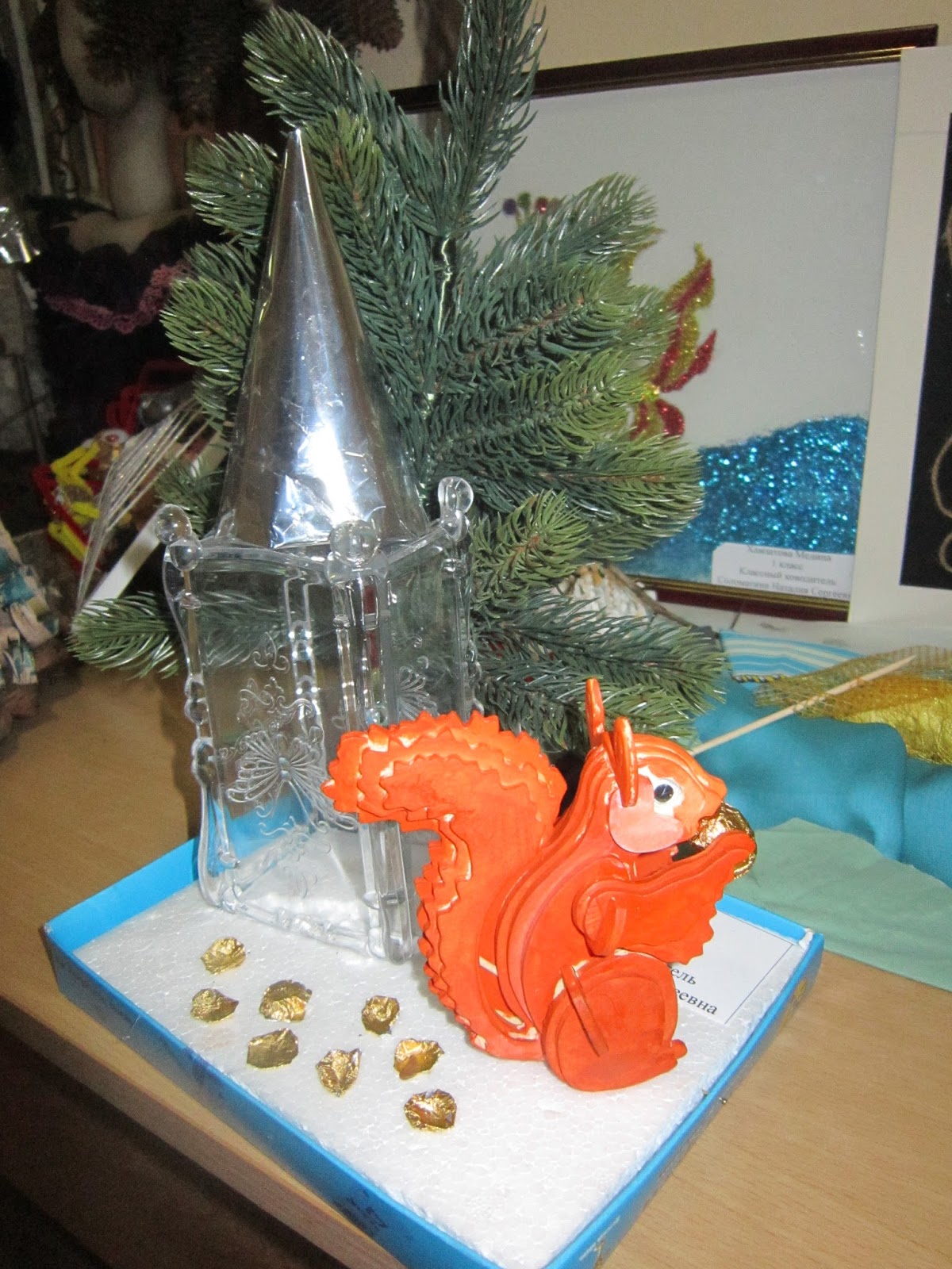 поделка в садик золотая рыбка. новогодняя игрушка на тему пушкина своими руками. поделки по сказкам. золотая рыбка из фетра своими руками. поделка золотая рыбка.