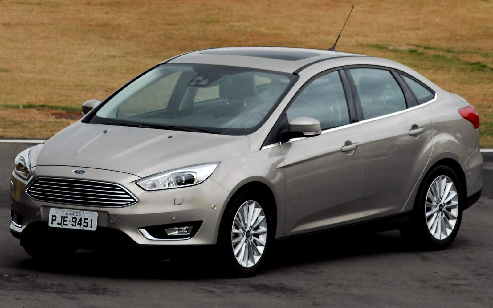 Focus Fastback 2016 chega às concessionárias em agosto | CAR.BLOG.BR