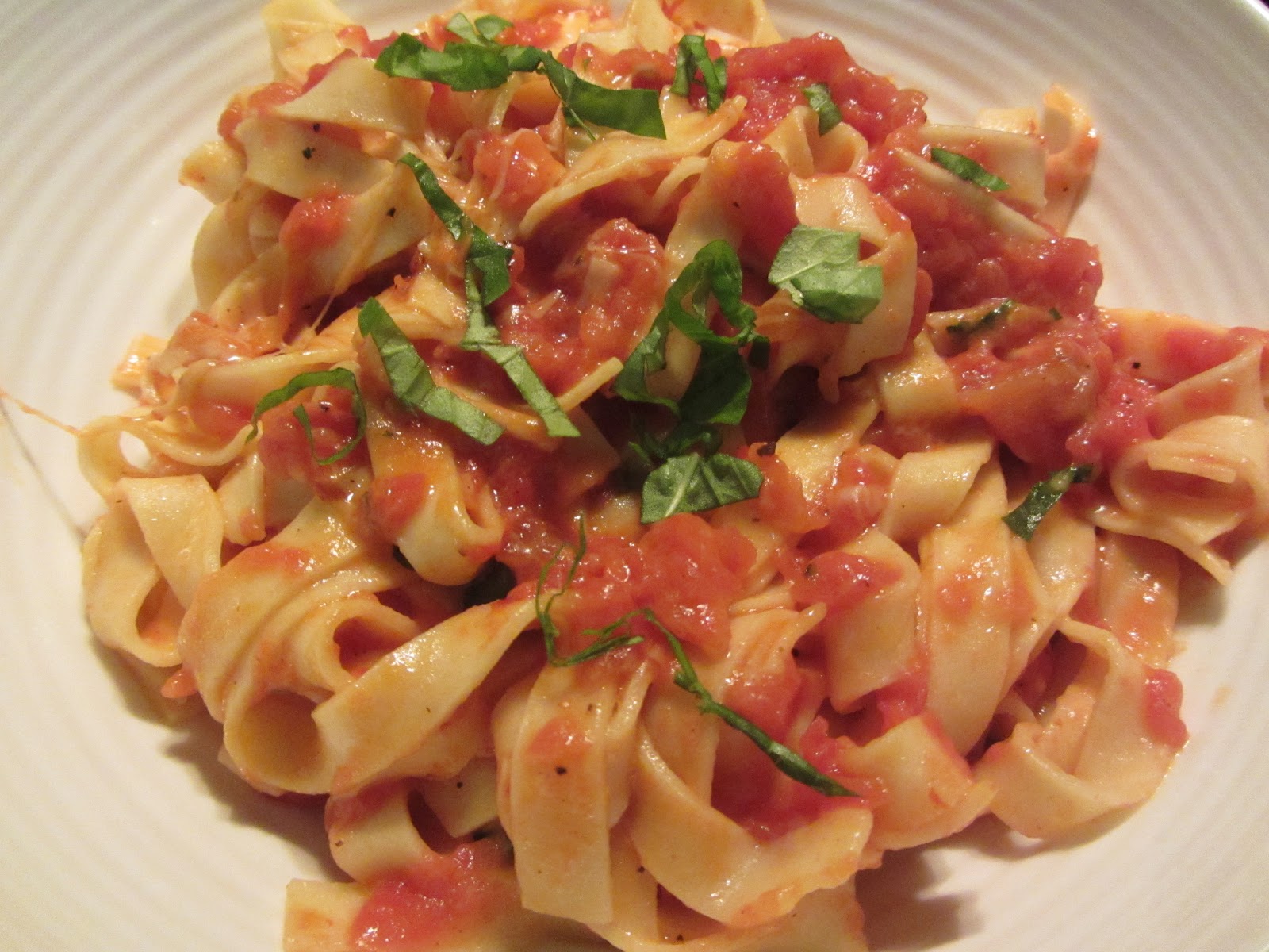 Fresh Basil and Tomato Pasta - #SundaySupper Dishes in Five Ingredients ...