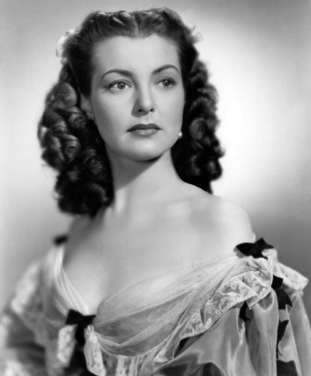 The Archetypal British Beauty Glamorous Photos of Patricia Roc in the