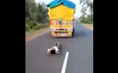 VIDEO देखें: मध्यप्रदेश में तालिबानी हैवानियत VIDEO देखें: मध्यप्रदेश में तालिबानी हैवानियत