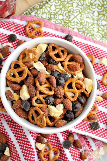 You only need 4 ingredients to whip up this easy to make & addictive Sweet & Spicy Sriracha Almonds Trail Mix.