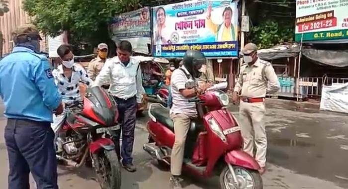 বিধিনিষেধের মধ্যে বর্ধমানের রাস্তায় অকারণে বেরিয়ে ট্রাফিক আইনে কেস
