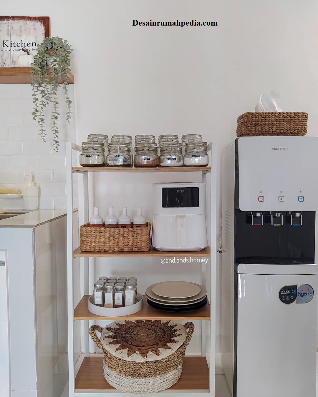 6 Inspirasi Menata Desain Pantry Minimalis Agar Terlihat Lebih Rapi dan