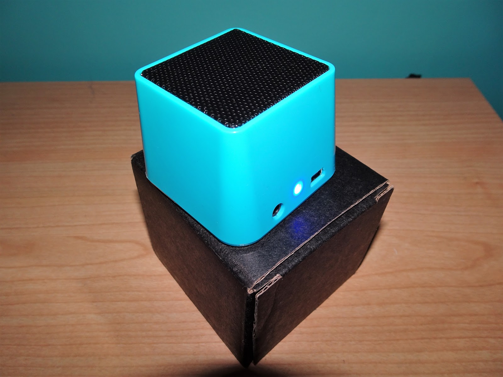 Tuesday At 7 COMPETITION WIN a Blue Cube Bluetooth Speaker