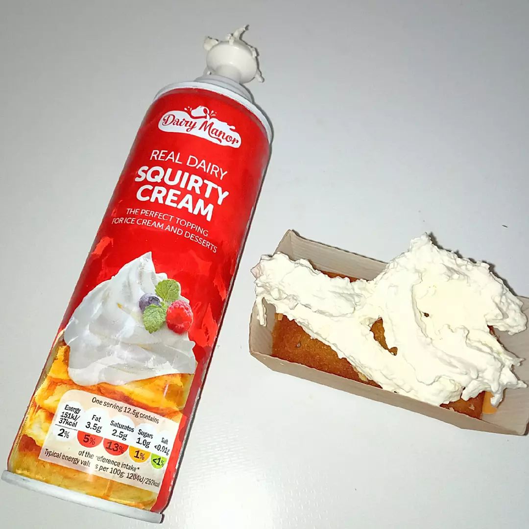 Supersupergirl's Food Reviews Lidl Dairy Manor Real Dairy Squirty Cream