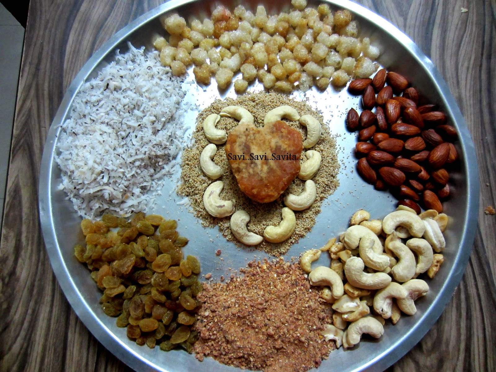 saviruchisavita Dry fruits laddu ( Antin unde / Dinkache Ladu)
