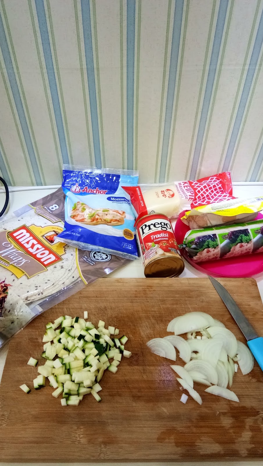 Makan sini ke bungkus? Resepi pizza guna Mission wrap