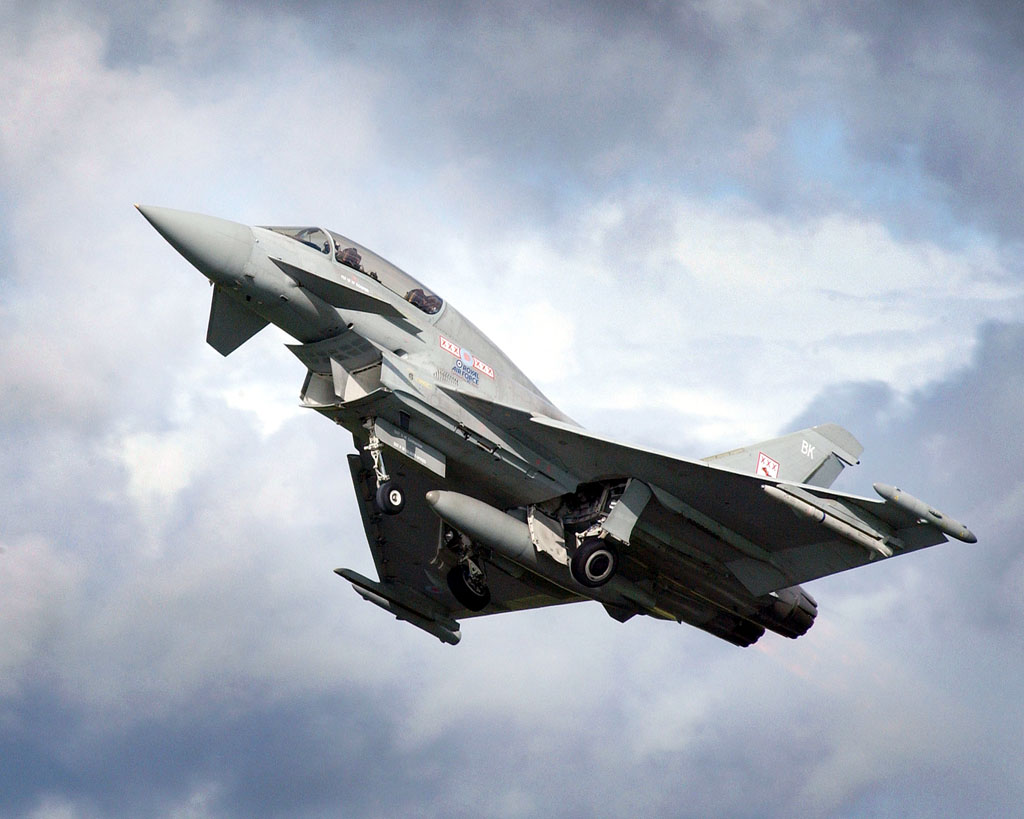 Eurofighter Typhoon vs F22 Raptor vs F35 Lightning Taringa! Eurofighter Typhoon vs F22 Raptor vs F35 Lightning Taringa!