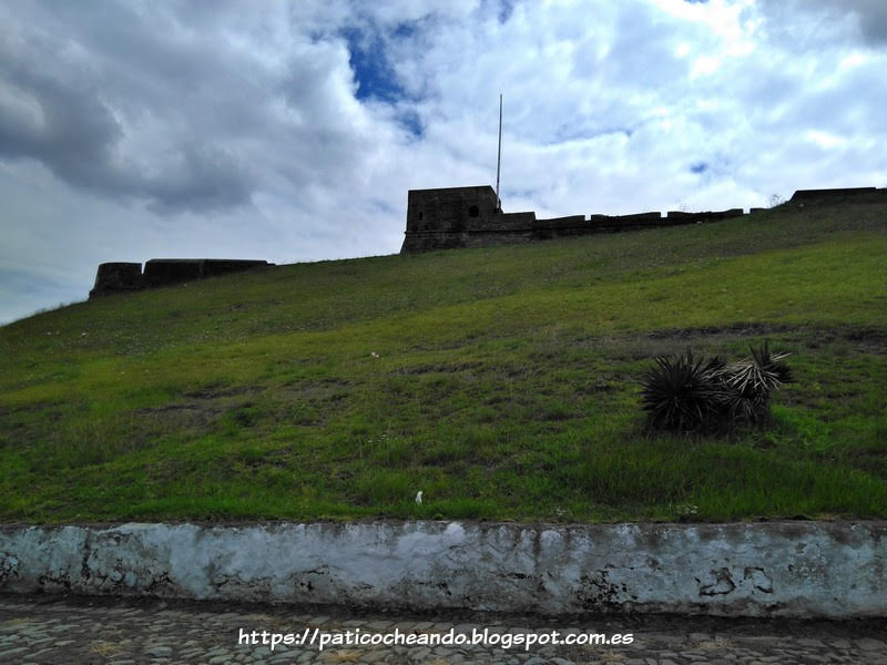 ANGRA do HEROÍSMO-Ilha Terceira (Açores): murallas de la Fortaleza de São João Baptista
