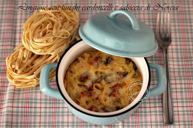 pasta_saporita_ricca_funghi_salsiccia