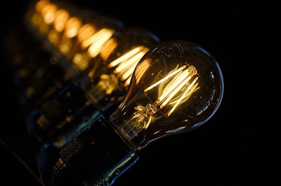 mahardhika.net Filosofi Dibalik Penemu Lampu Listrik Pertama