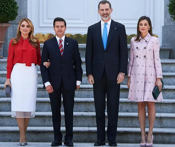 King Felipe and Queen Letizia held a lunch at Zarzuela Palace for President of Mexico, Enrique Peña Nieto and his wife Angélica Rivera. Letizia wore pink coat