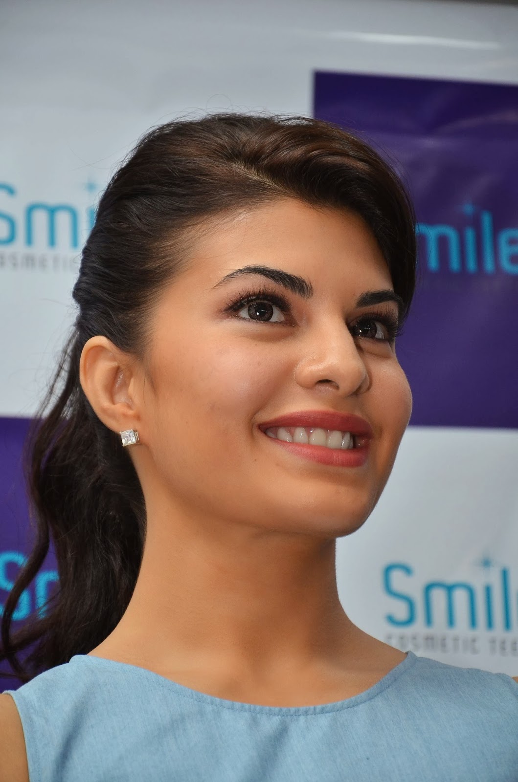 Real Salman Khan And Jacpueline Image Sex Sexy Xxx Hot Blue Video 2019 - High Quality Bollywood Celebrity Pictures: Jacqueline Fernandez Showcasing  Her Super Sexy Legs In Blue Dress At The Launch Of Smile Bar In Mumbai