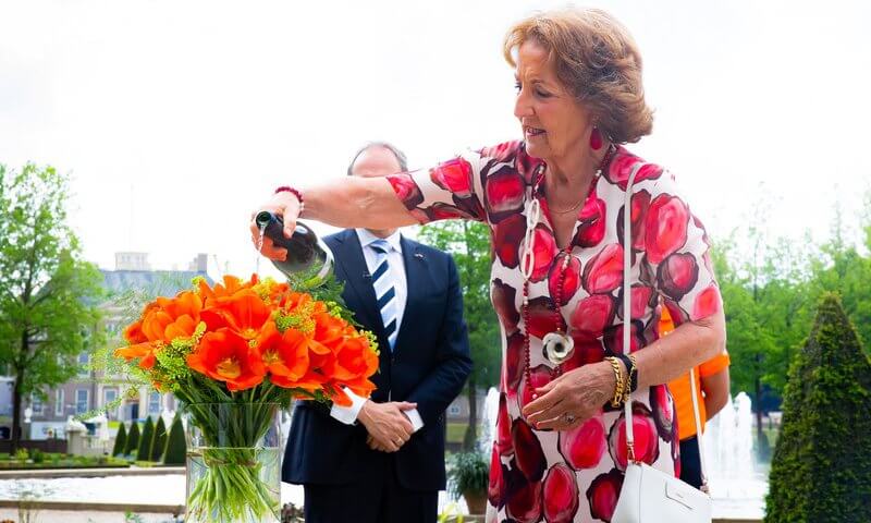 Princess Margriet wore a red floral print dress and red pumps, red earrings, carried white bag