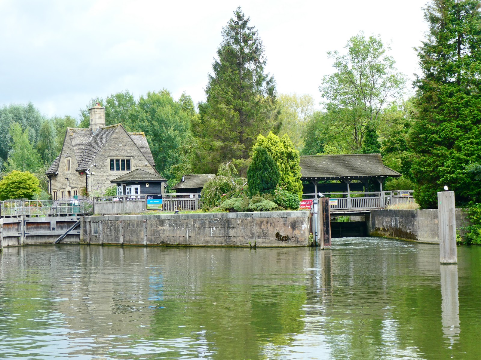 and Millie makes three East Street Moorings, Oxford (River Thames