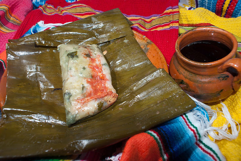 tamales de de raja con chipilin y de frijoles y hierva santa.