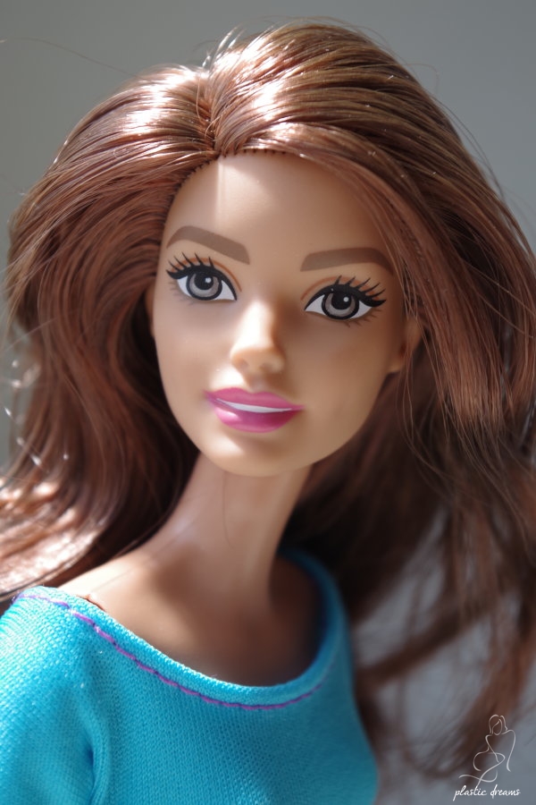 Plastic Dreams :: Barbie et miniatures: Made To Move Barbie Doll - Blue Top