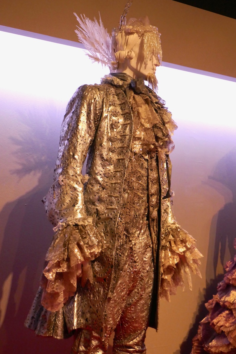 Hollywood Movie Costumes and Props Screenworn costumes from The