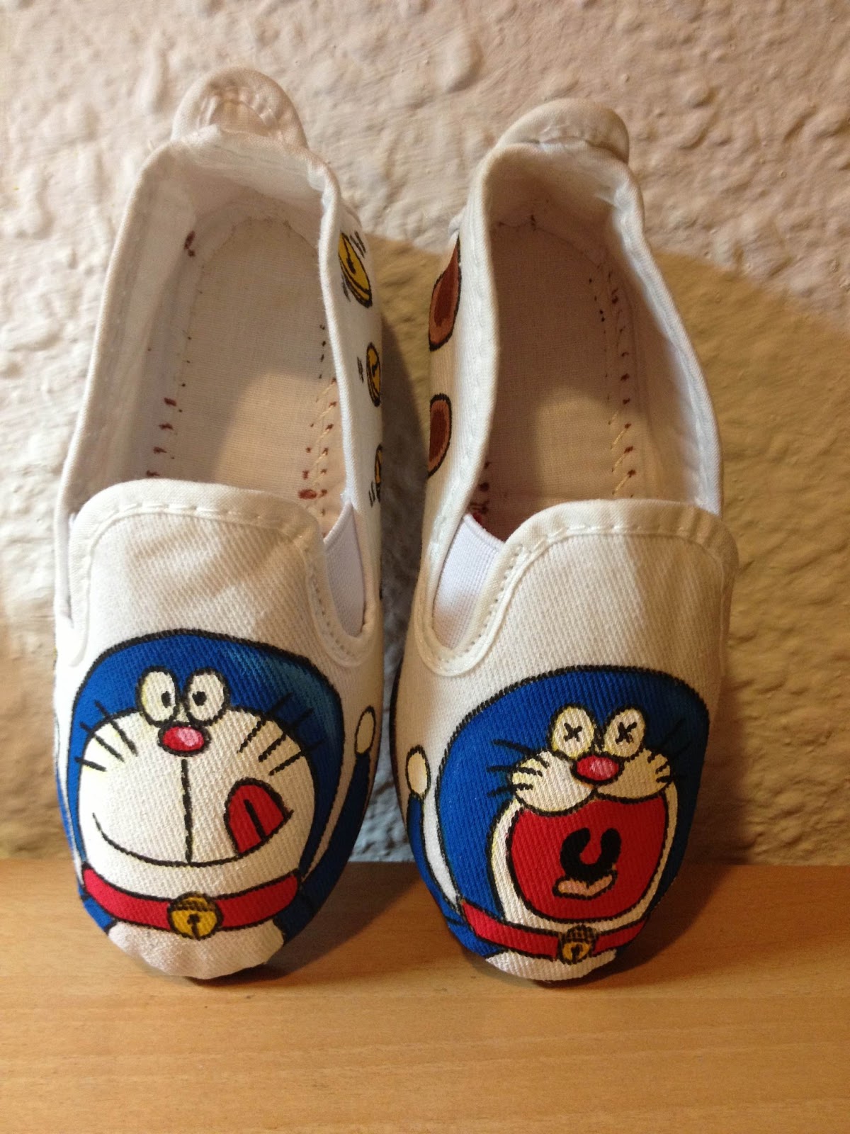 PERSONALIZACIÓN DE CAMISETAS Y ZAPATILLAS ALEX Zapatillas Doraemon