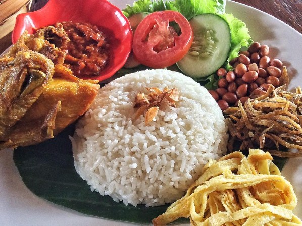 Masakan Madiun Nasi Uduk Betawi Gurih + Komplit Khas IndonesiaMasakan