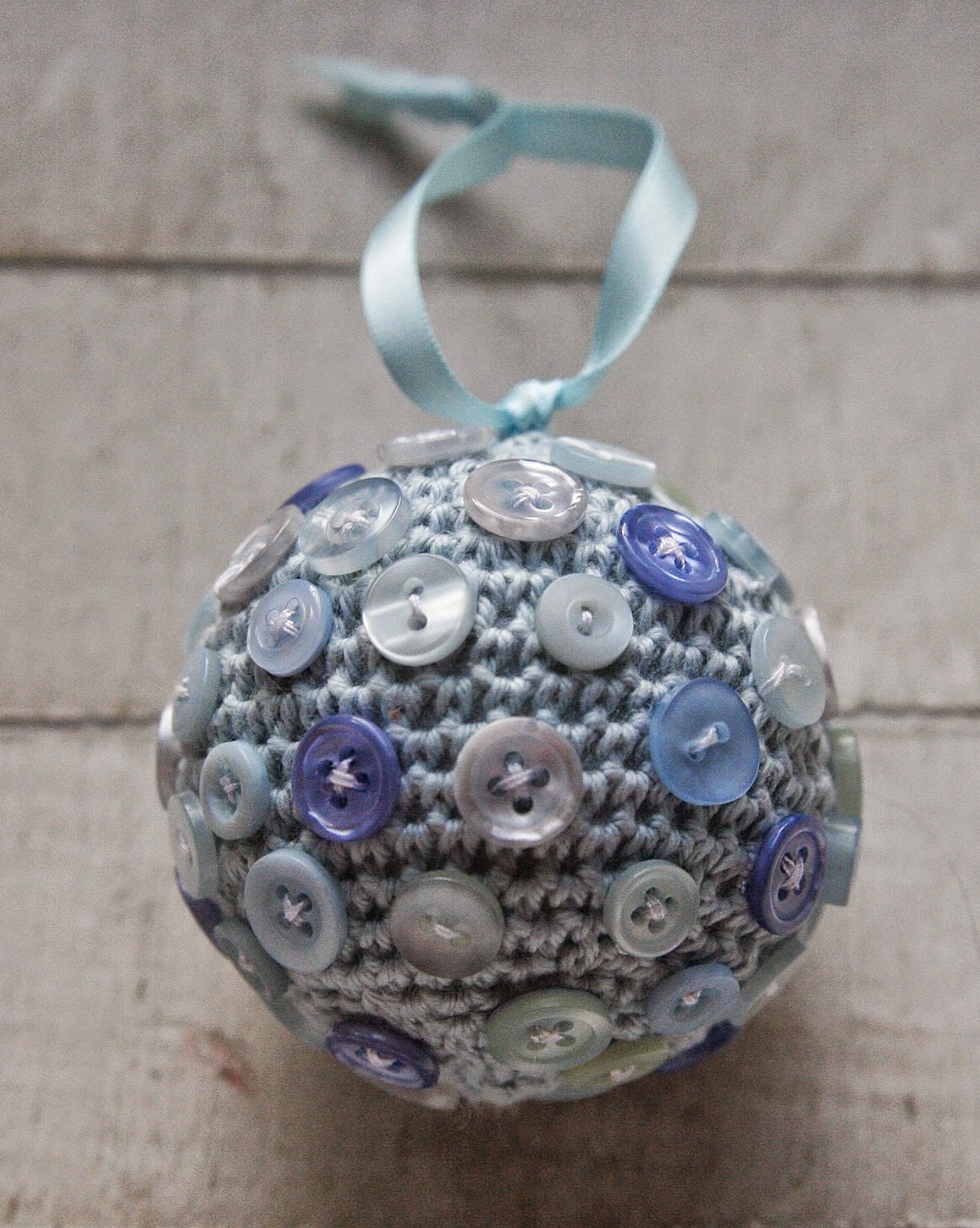 Fifty Shades of 4 Ply: Scheepjes Christmas Blog Hop - Christmas Baubles!