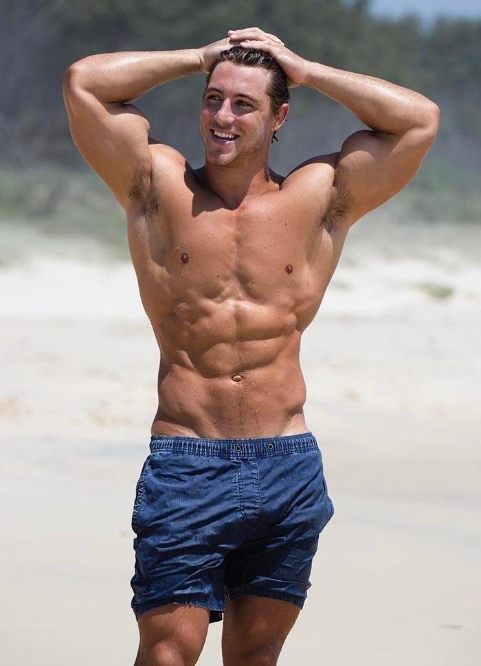 hot-guys-at-the-beach-beefy-muscular-shirtless-fit-body-hunk-hair-armpit