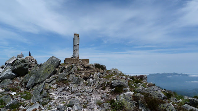 Pico Vízcares con el Sueve al fondo Pico Vízcares con el Sueve al fondo