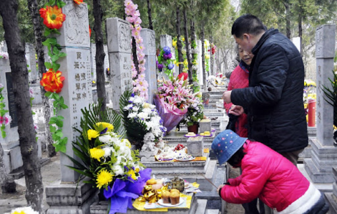 Remembering ancestors in Taiwan during the traditional Tomb Sweeping