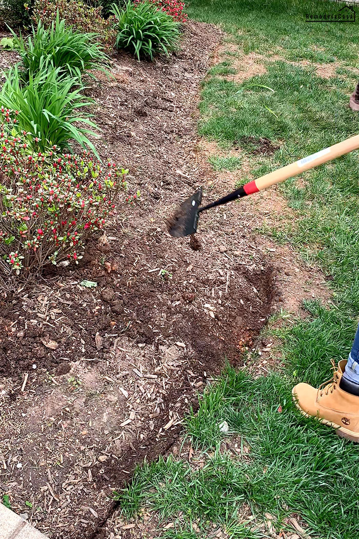 How to Give your Flower Beds a Sharp Edge Remodelando la Casa