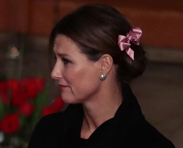Crown Princess Mette-Marit, Princess Ingrid Alexandra, Princess Laurentien. Victoria. Princess Estelle had an accident at Italian Alps