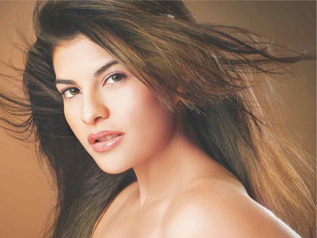 Jacqueline Fernandez - Biography, Hot Photos and Wallpapers: Jacqueline