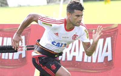 Ederson se destaca em jogo-treino do Flamengo e pode estrear contra a Ponte