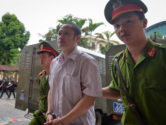 Em gái và vợ cựu Bí thư Hà Giang vắng mặt vụ xử sửa điểm thi