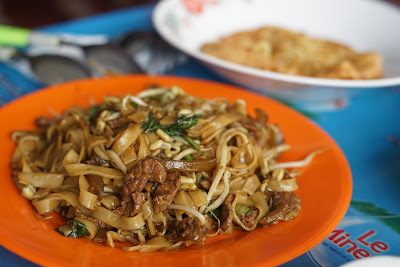 Kwe tiaw sapi goreng komplit warkop cimeng Kwe tiaw sapi goreng komplit warkop cimeng