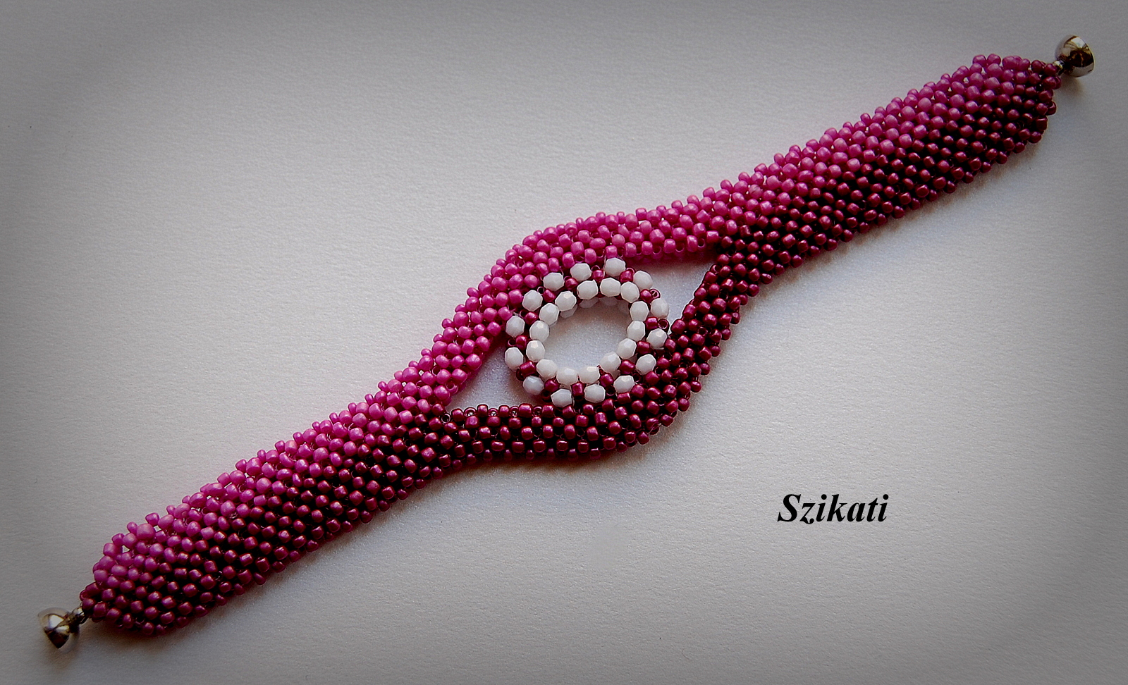 Szikati Jewelry Design: Pink White Beaded Bracelet