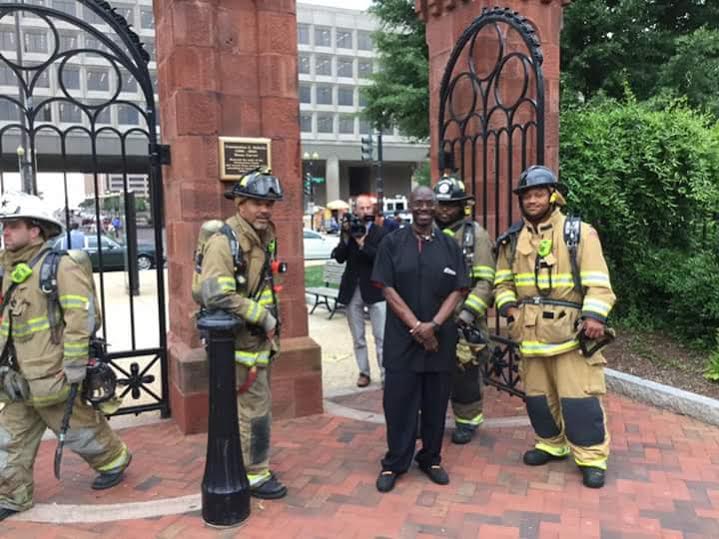 Photos US Fire service responds to a display of fire & smoke by Ooni