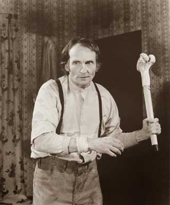 Robert Blossom en una secuencia de Deranged 1974