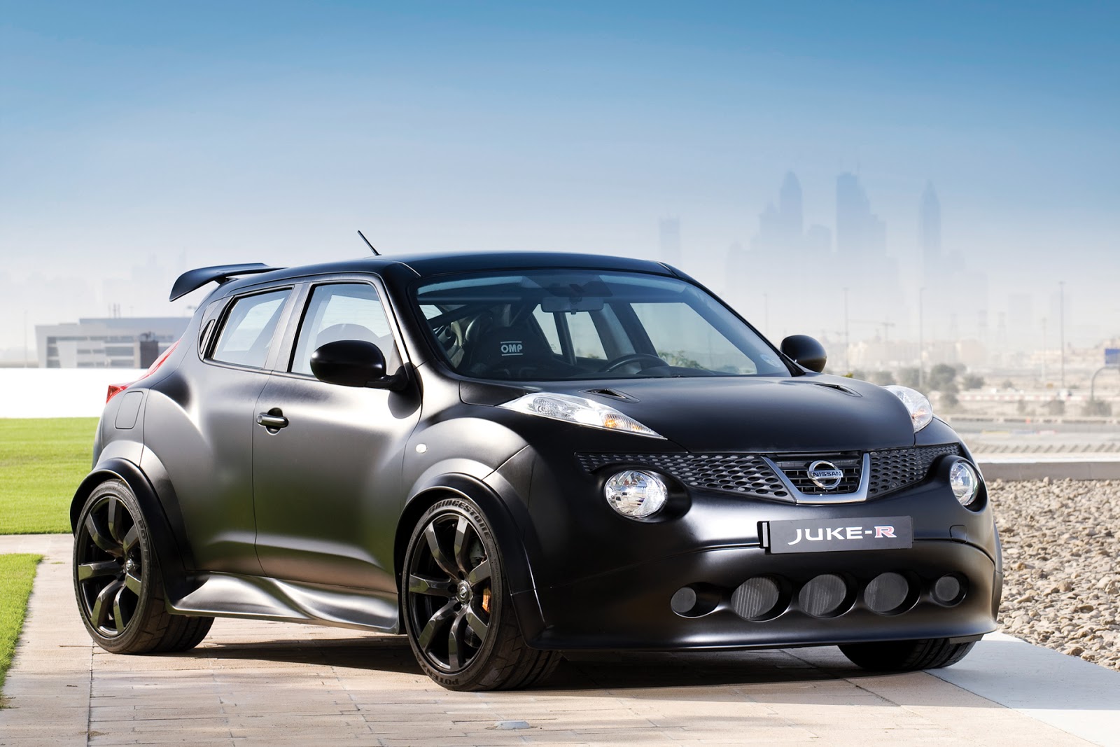 JESSLIE: Nissan Juke-R | Specifications and Picture