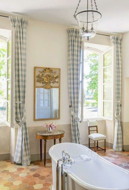 Provence style curtains for the bathroom