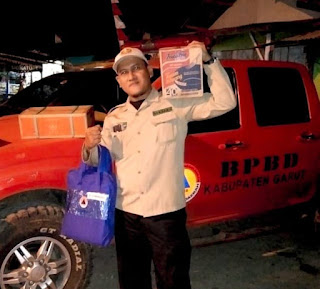 Paska Rumahnya Tertimbun Longsor , BPBD dan Relawan Bantu Bencana Salurkan Bantuan Paska Rumahnya Tertimbun Longsor , BPBD dan Relawan Bantu Bencana Salurkan Bantuan