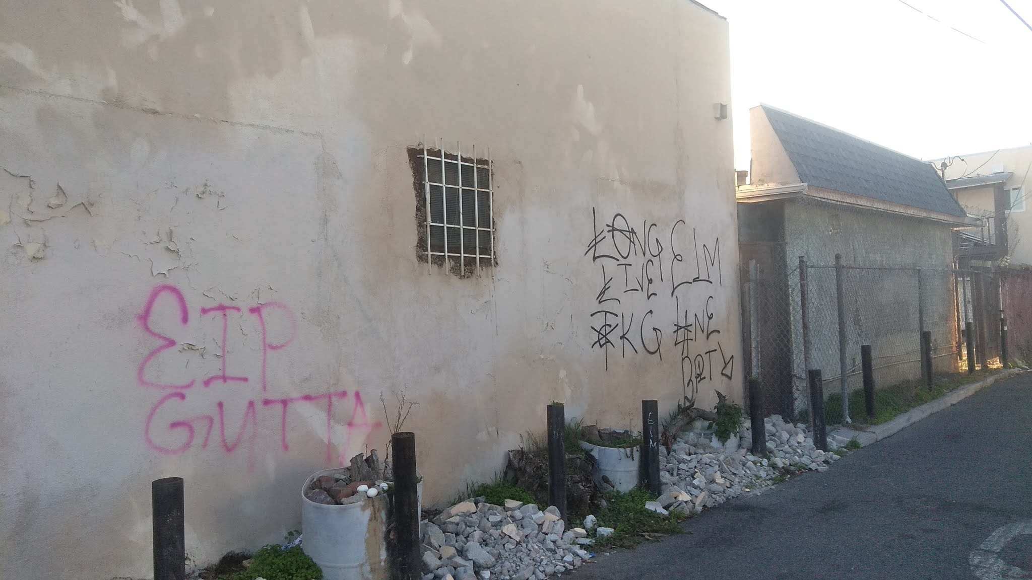 blood gangs graffiti Elm street piru ( ESP , compton )