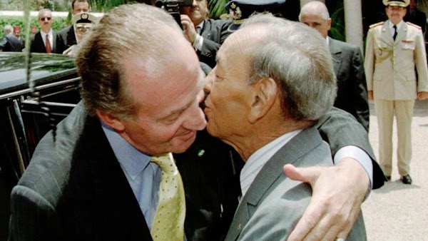 Juan Carlos I habría pactado con Hassan II la entrega del Sáhara a Marruecos para afianzarse en el trono 